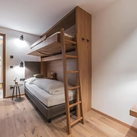 Aparthotel Maraias - Luxury Suites & Apartments