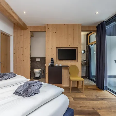 Maraias - Luxury & Burgeis