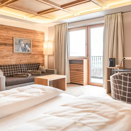 Maraias - Luxury Suites & Apartments Aparthotel 4*